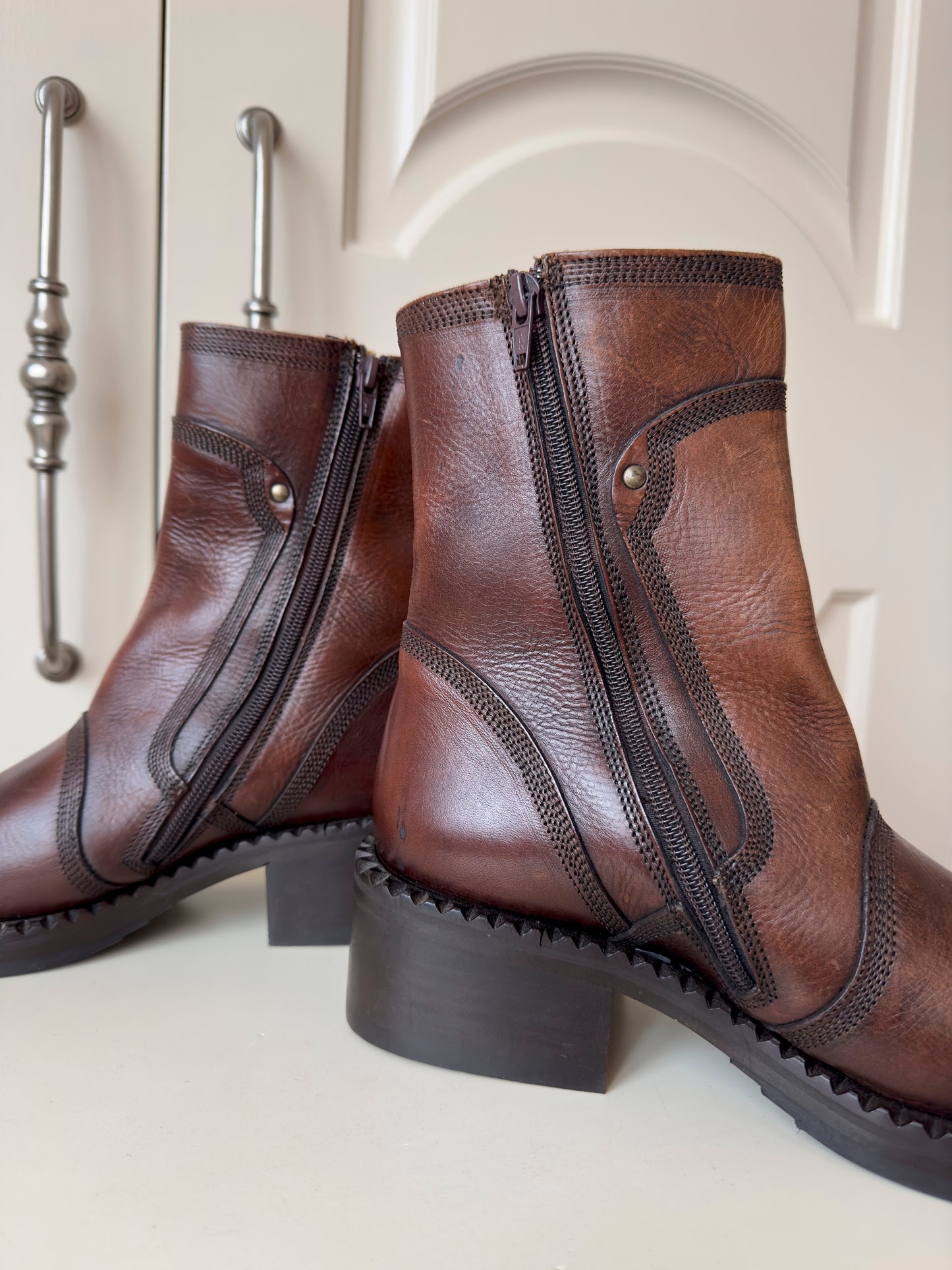 JO GHOST Buffalo Leather Square Toe Boots